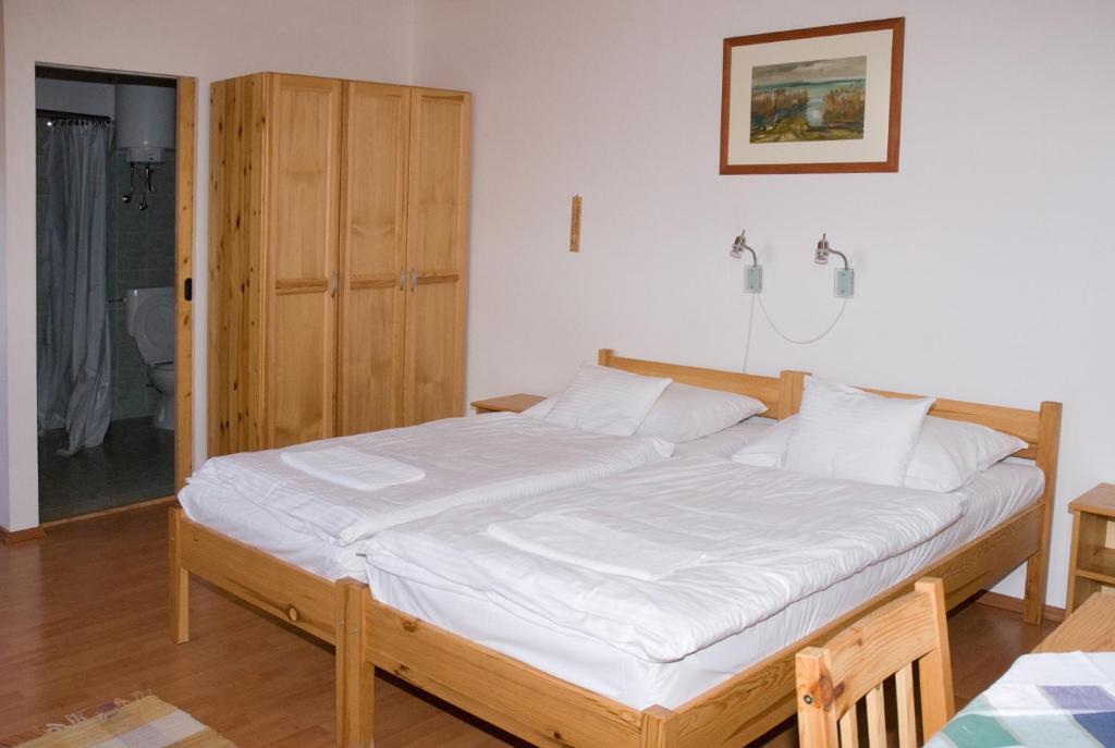 Haramia Csapszek Es Fogado Hotel โซมบ็อตเฮย์ ห้อง รูปภาพ